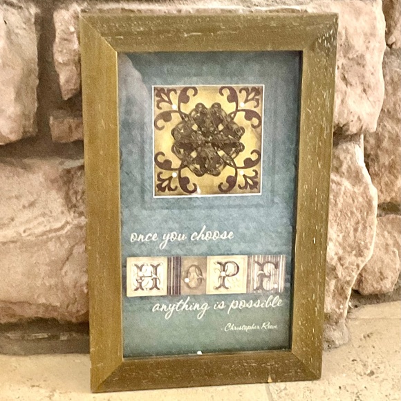 Bundle of Decor, plaque, framed art and vintage wall key or coat rack - Picture 2 of 4